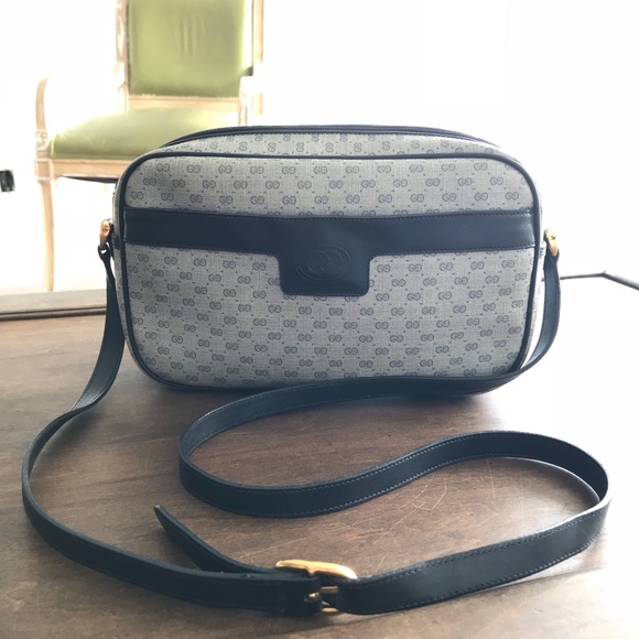 🔴SOLD🔴Gucci GG Monogram signature shoulder bag. - Picture 6 of 8