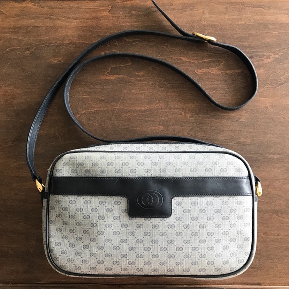 🔴SOLD🔴Gucci GG Monogram signature shoulder bag. - Picture 7 of 8