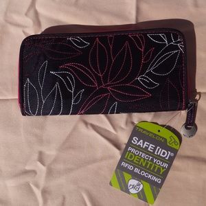 Travelon RFID Blocking Wallet - Brand New!
