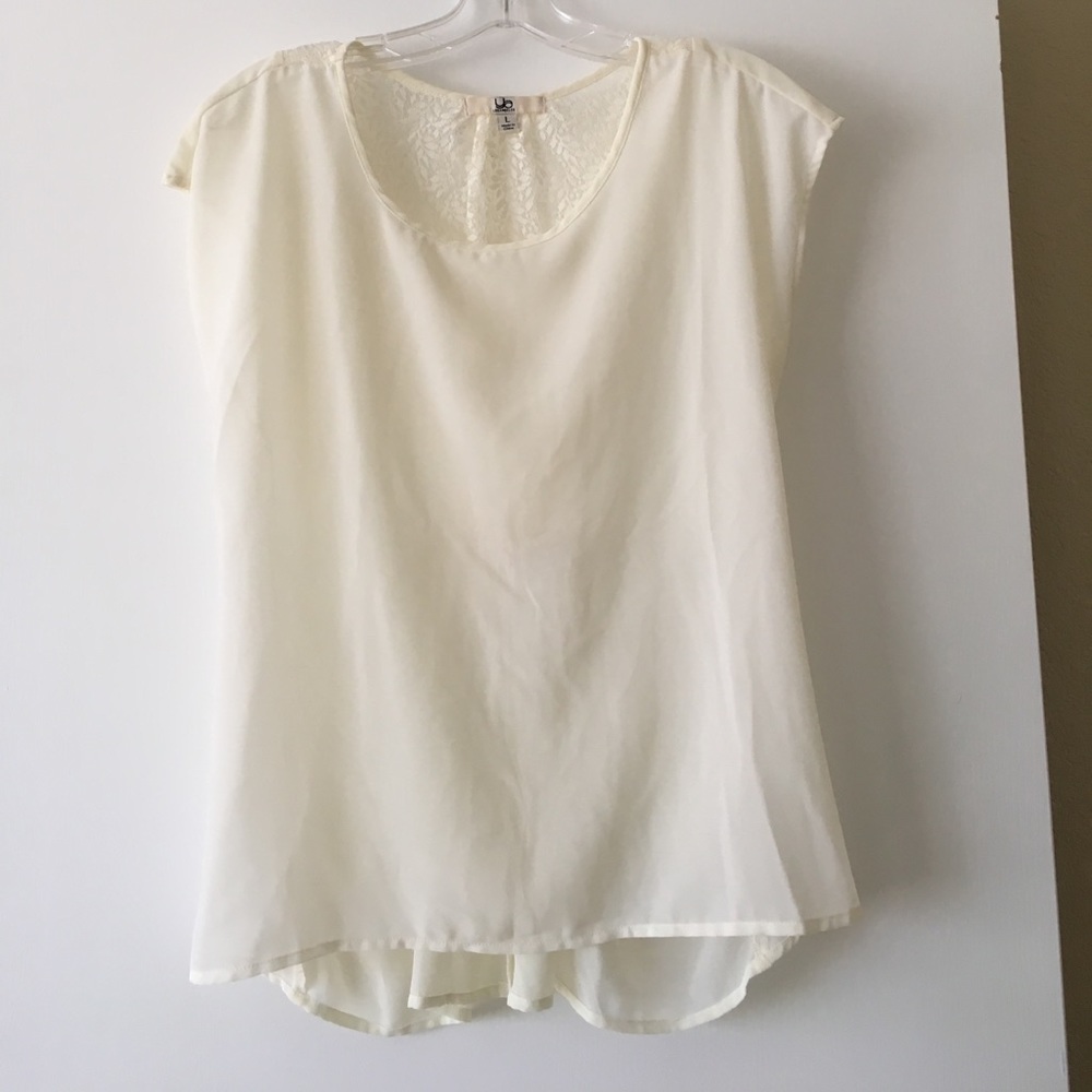 Cute short sleeve top with sheer patterned back