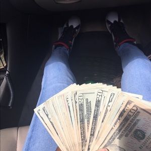 Meet your Posher, Tavajay