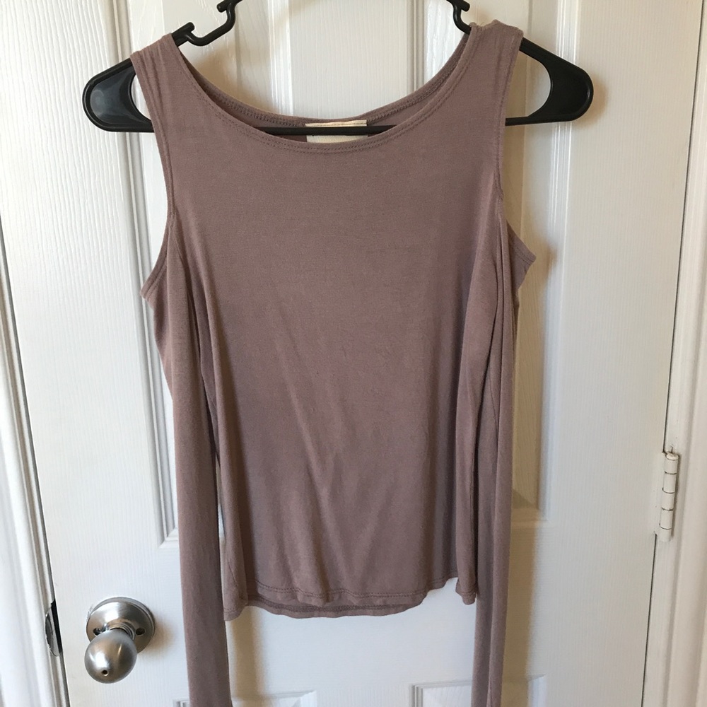 Cold shoulder crop top