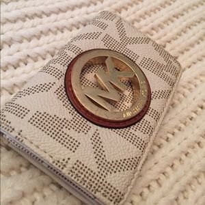 Authentic Michael Kors Jet Set card holder