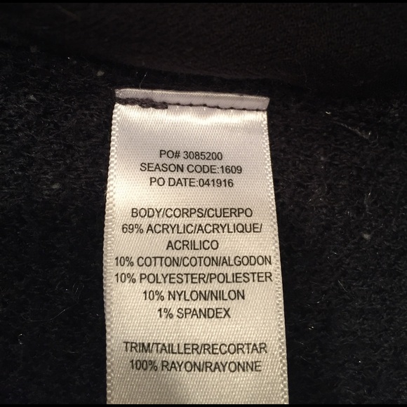 Splendid turtleneck sweater side seam pockets. - Picture 5 of 6