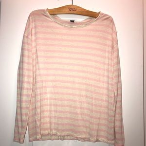 Really cute lightweight long sleeve tee.