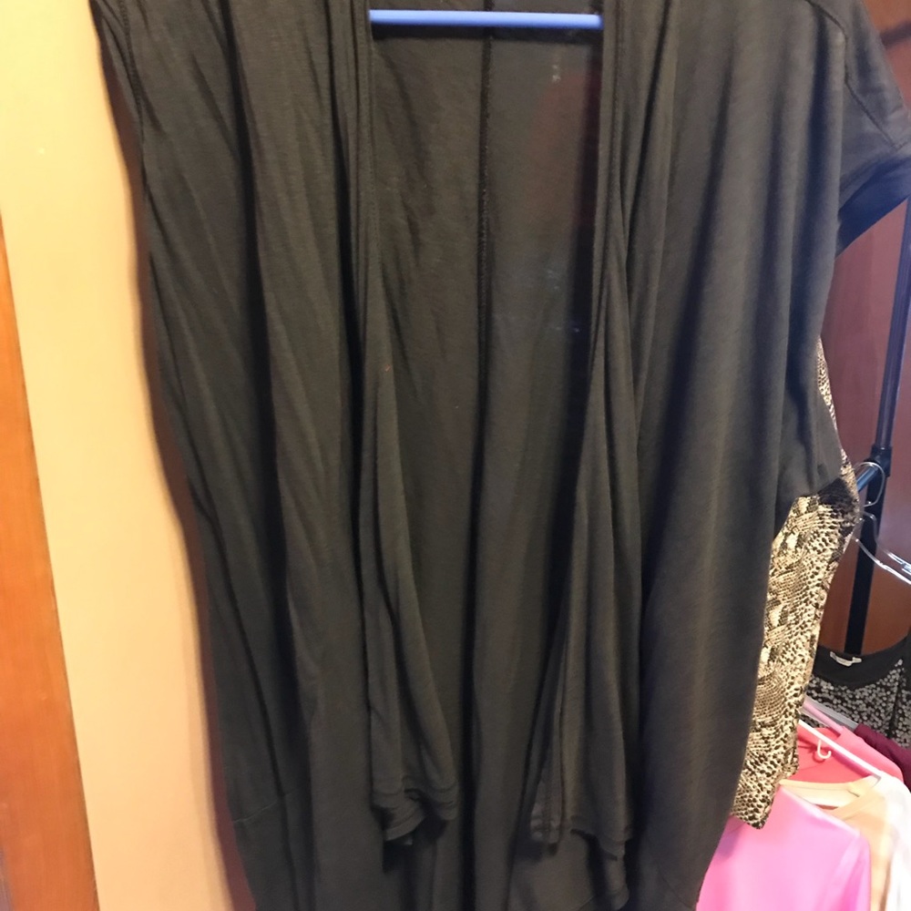 Sleeveless cardigan tee shirt material