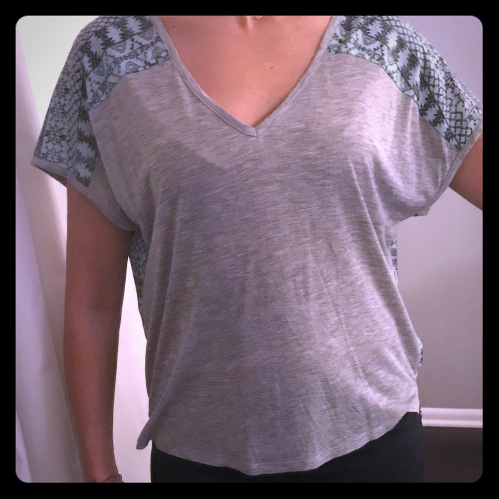 Stitch Fix Back patterned Tee.