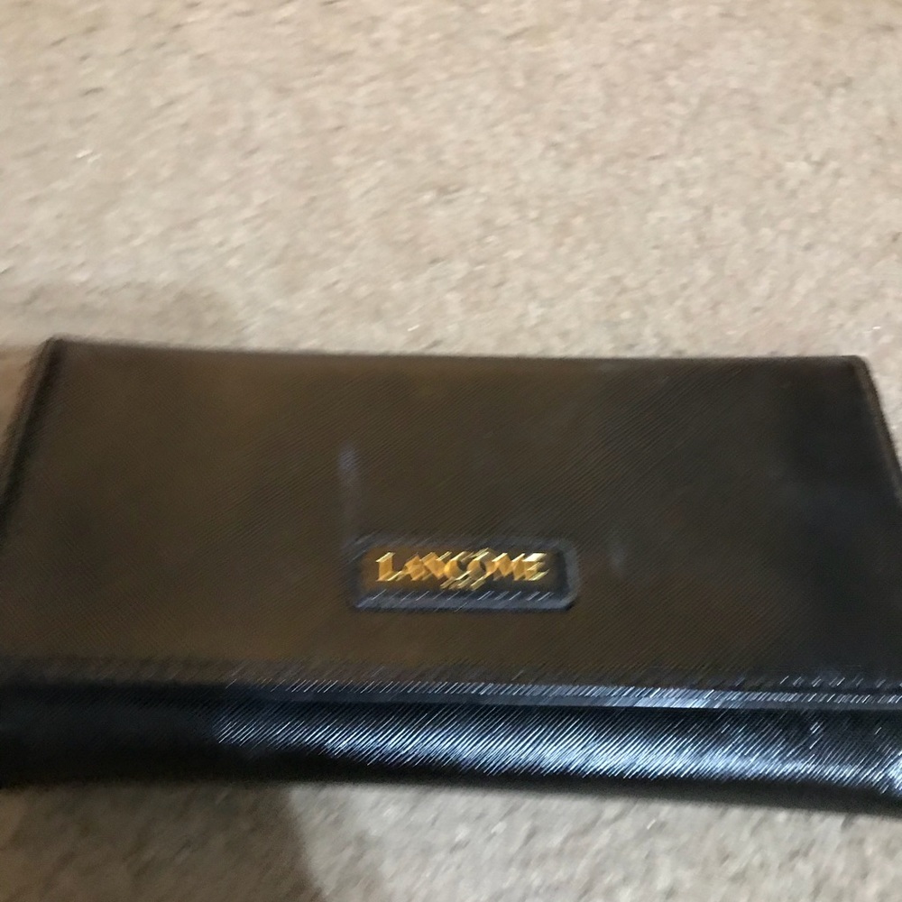 Lancôme brush set missing 3 brushes