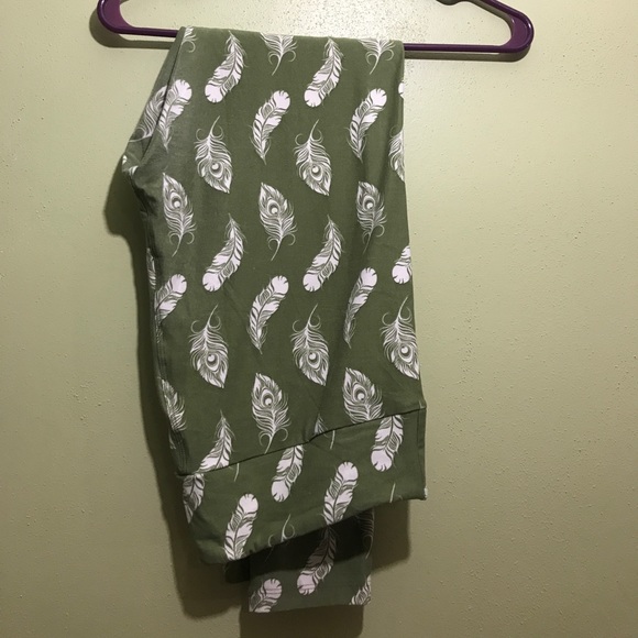 Olive Green Lularoe FEATHERS - Picture 1 of 3