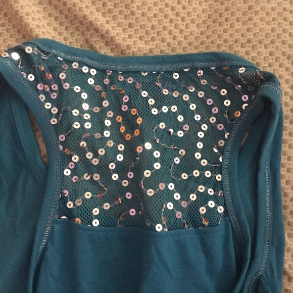 Blue tank top with some ruffles - Picture 1 of 2