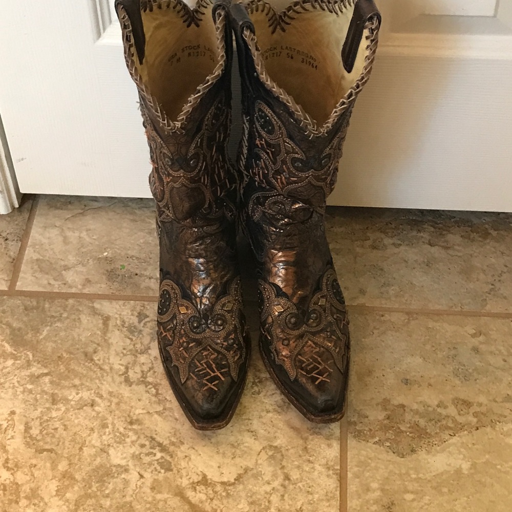Boots - Picture 3 of 3