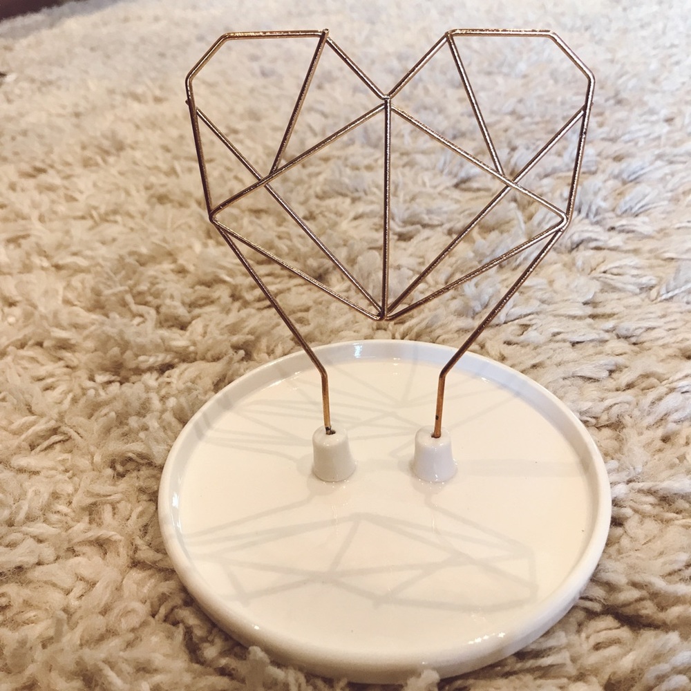 Coxet Wire Heart Ceramic Jewelry Holder