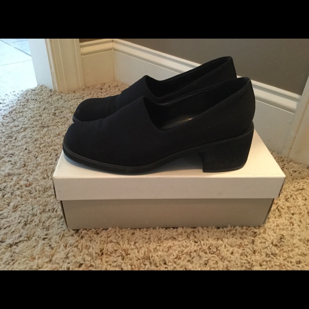 Black stretch dress shoes