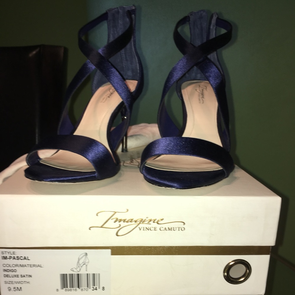 Beautiful sexy shoe. Box & dust bag available.