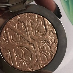 Dior skin nude air (002)