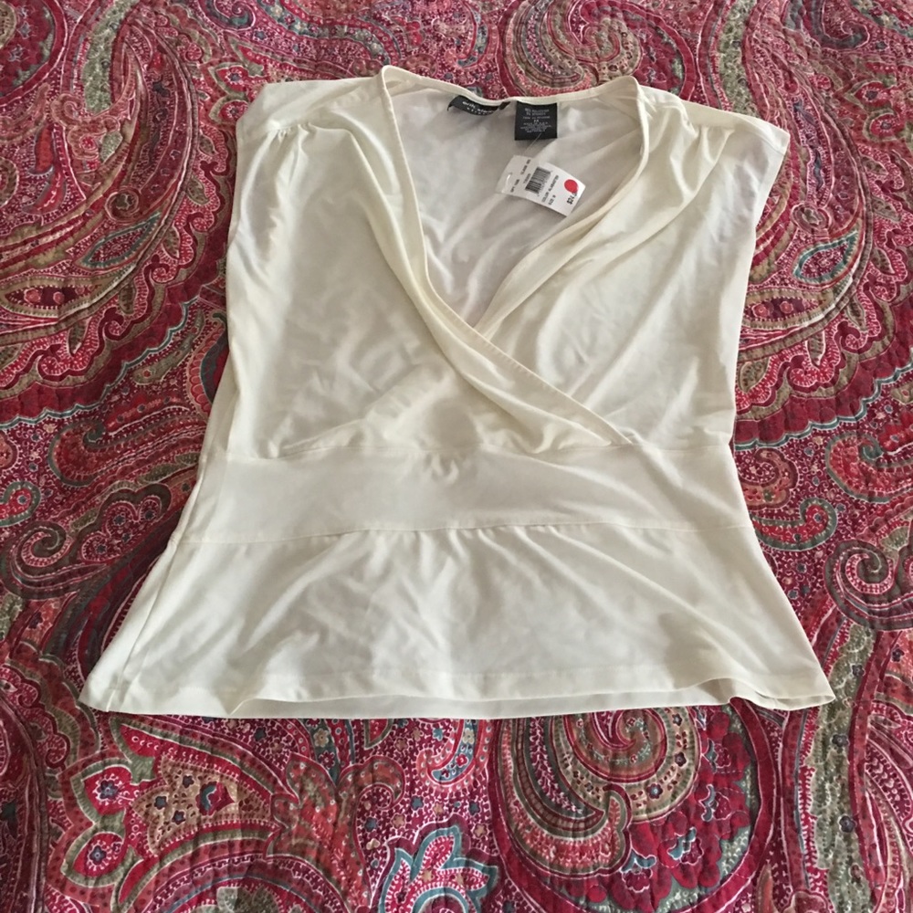Women’s low cut sleeveless  blouse-NWT size Med