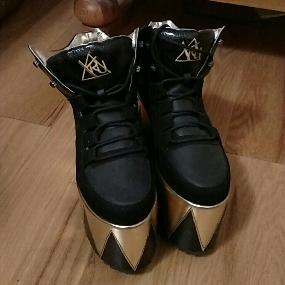 YRU Gold/Black Alien platforms