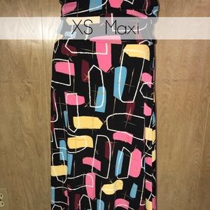 $10 SALE! LuLaRoe Black Patterned Maxi Skirt NEW