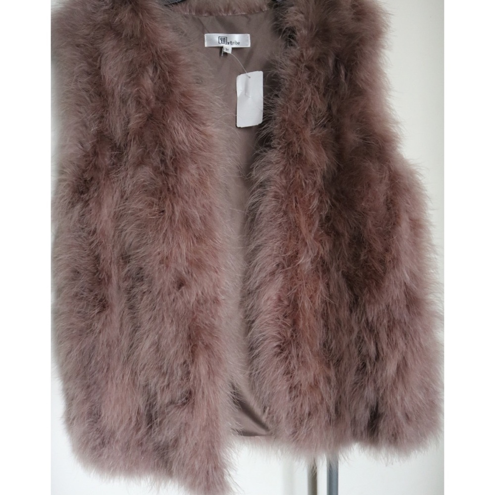 🚨BRAND NEW🚨 Soft, Blush, Turkey Feather Vest 💓