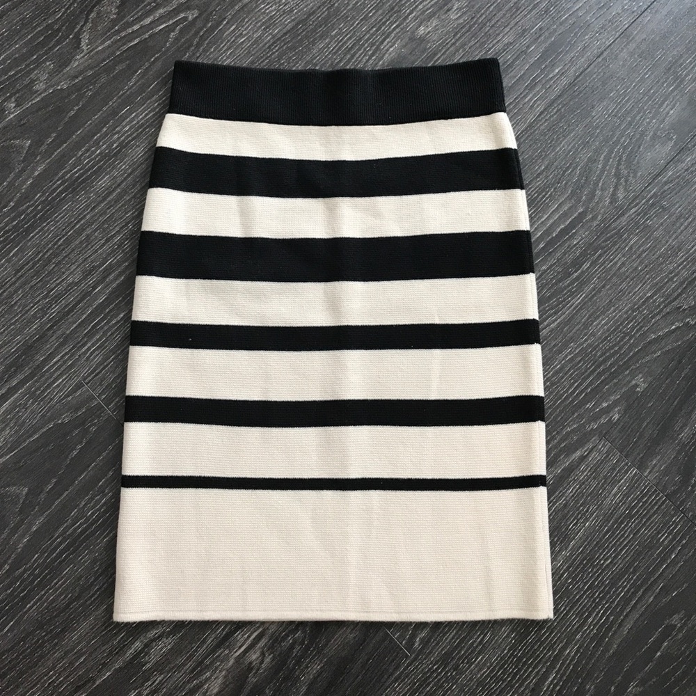 LOFT sweater skirt!! Amazing and great condition!