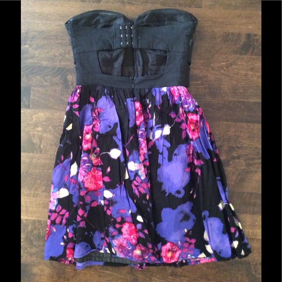 Dress - Picture 2 of 3