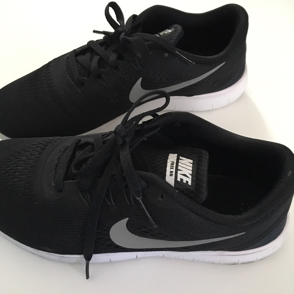 {Nike} | Black Free RN Running Athletic Shoes