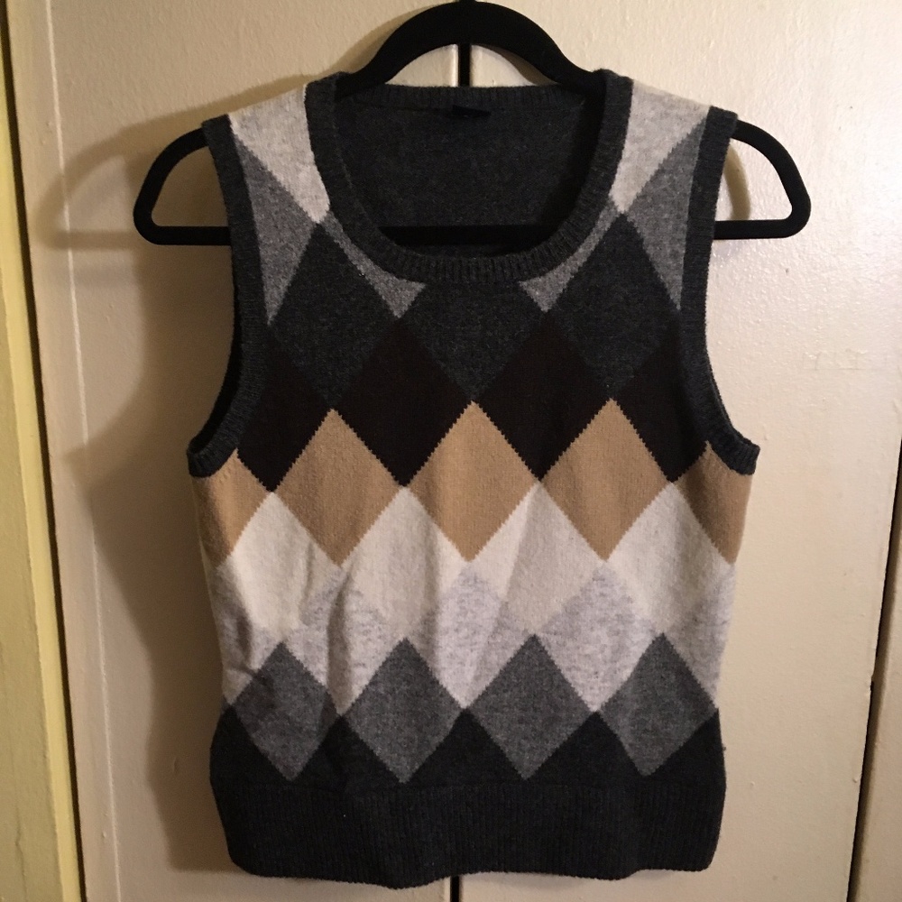 Sweater West diamond shaped design
