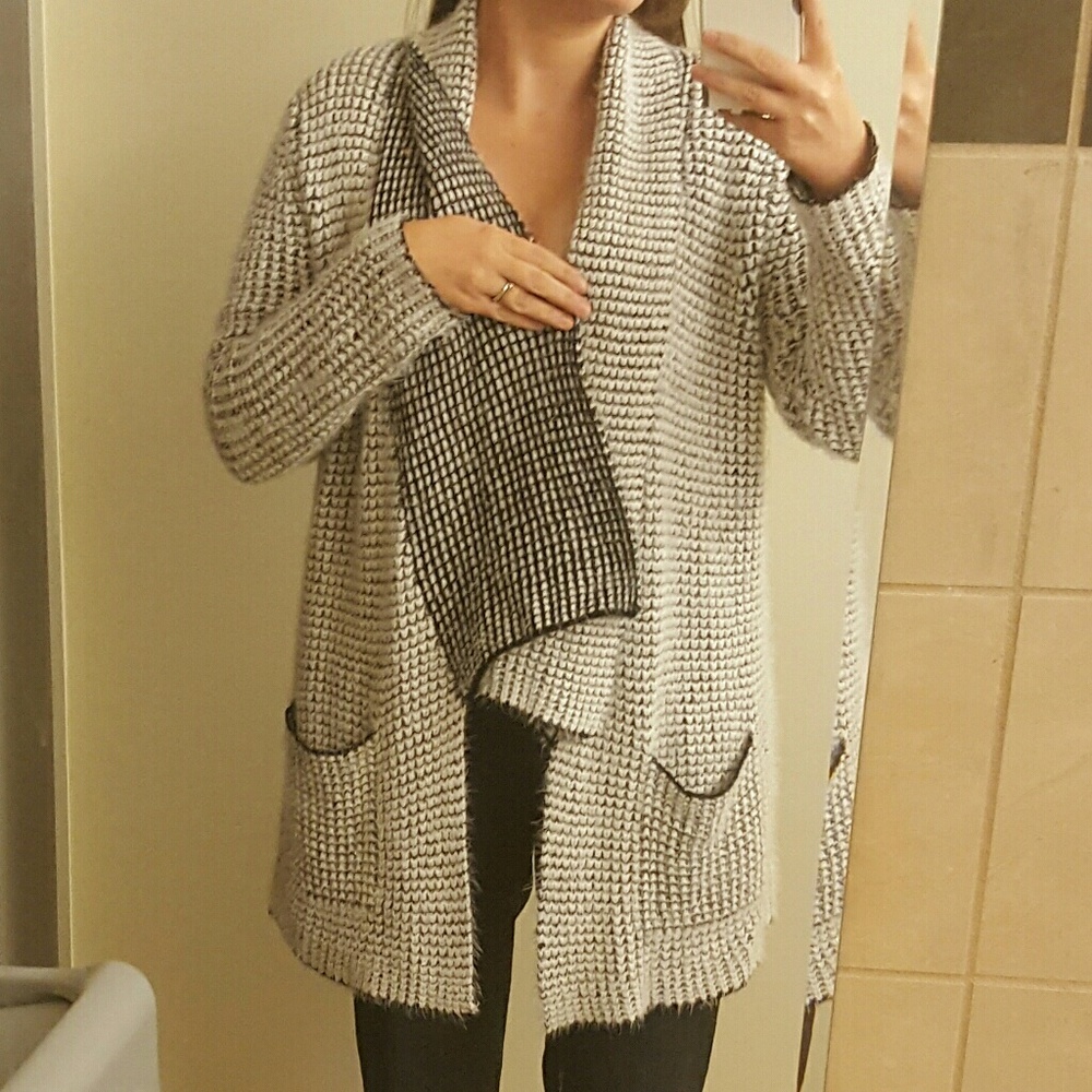 Sweater - Picture 2 of 6