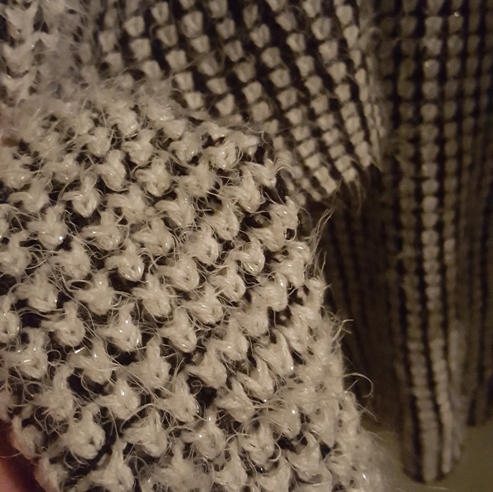 Sweater - Picture 5 of 6
