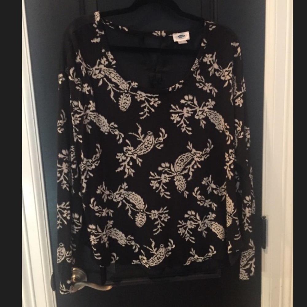 Black and white tunic blouse