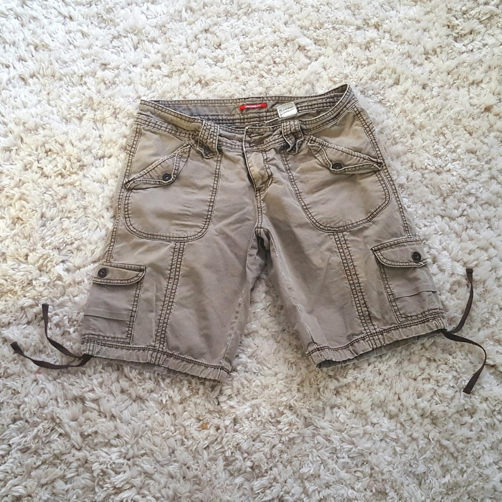 Union Bay cargo shorts, size 9