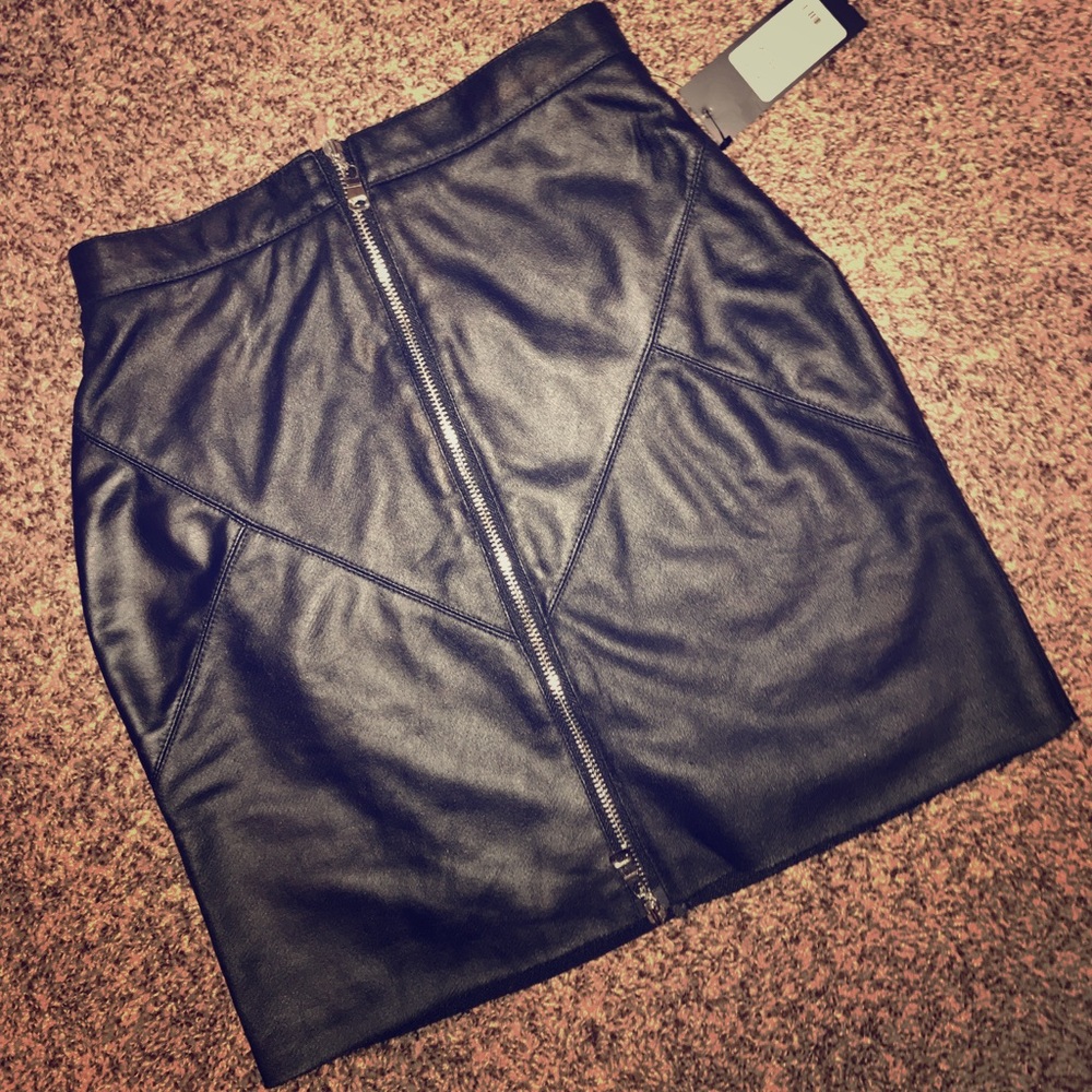 Leather zipper skirt