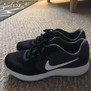 black nike running shoes