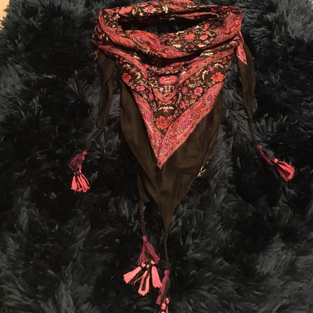 🧣BOGO! Black oriental print scarf