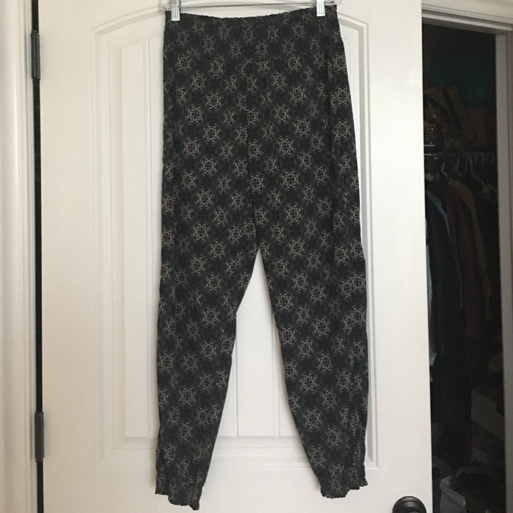Ankle genie flow-y pants. High wasted