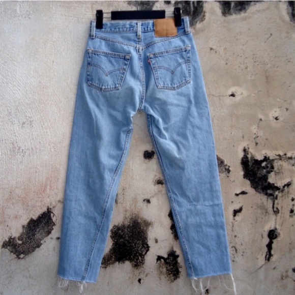 Vintage High Waisted Cropped Levi's (XS-M) - Picture 3 of 6