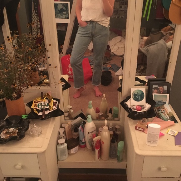 Vintage High Waisted Cropped Levi's (XS-M) - Picture 5 of 6