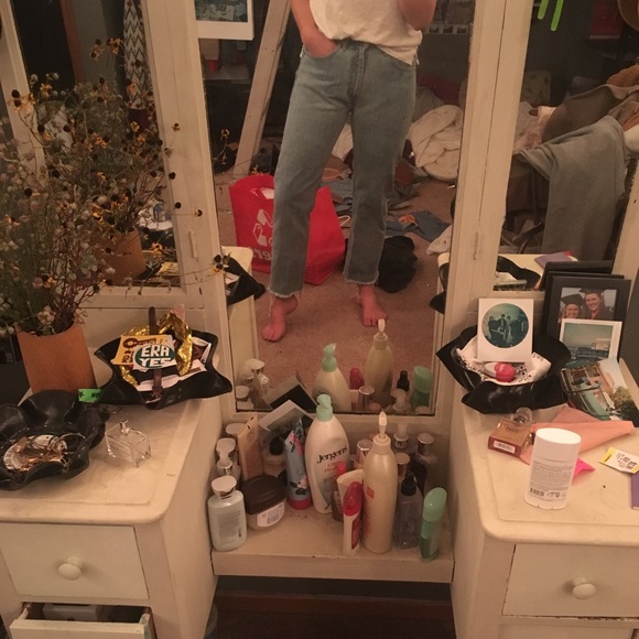 Vintage High Waisted Cropped Levi's (XS-M) - Picture 6 of 6