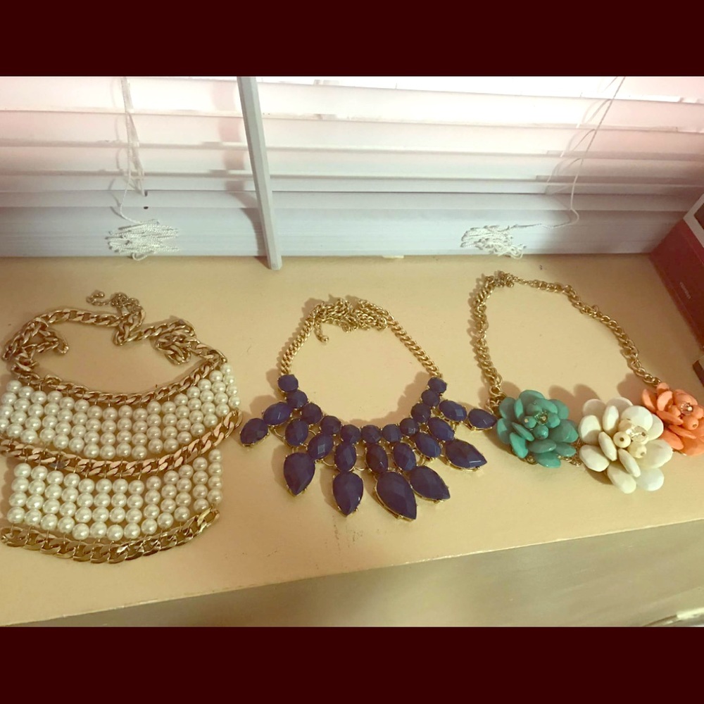 (Necklaces)