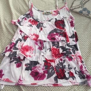 Tank top with flower patterns with some ruffles