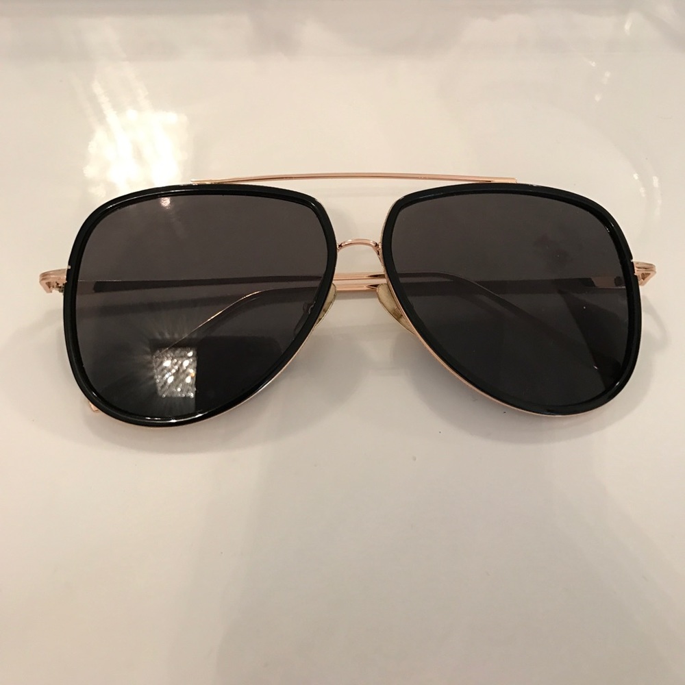 Black oversized aviators