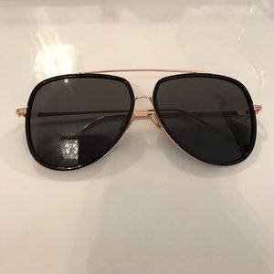 Black oversized aviators