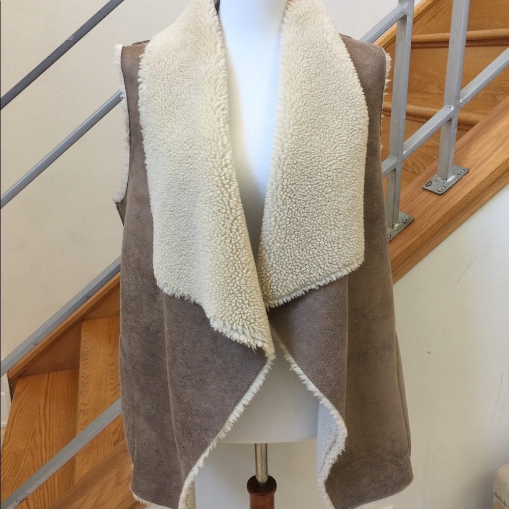 Velvet by Graham & Spencer Faux fur Sherpa vest