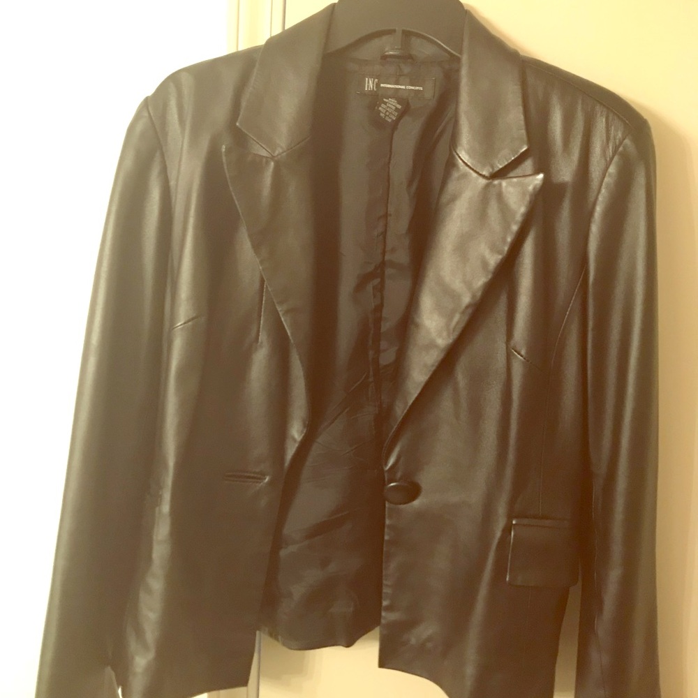 Leather short jacket