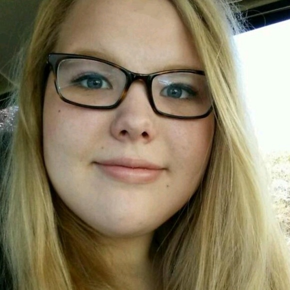 Meet your Posher, Mariah - Picture 2 of 2