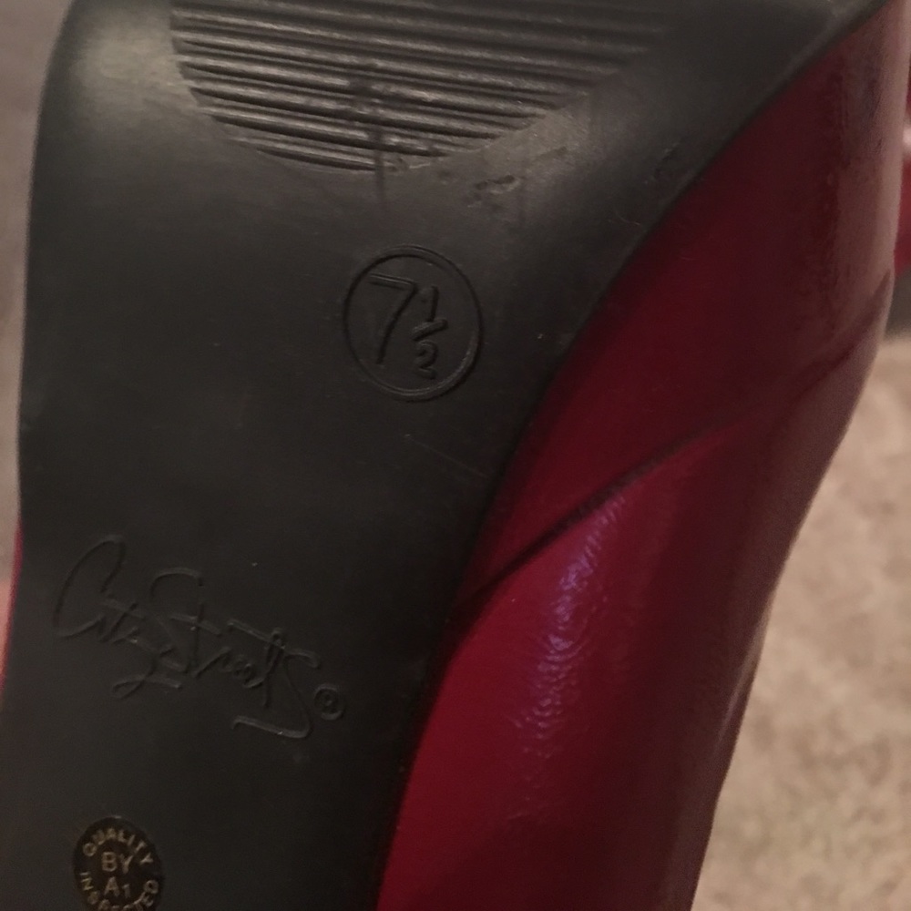 Red heels - Picture 4 of 4