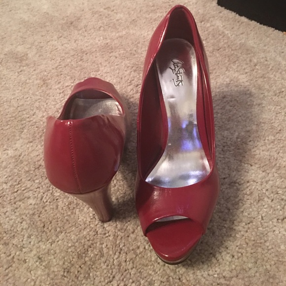 Red heels - Picture 2 of 4