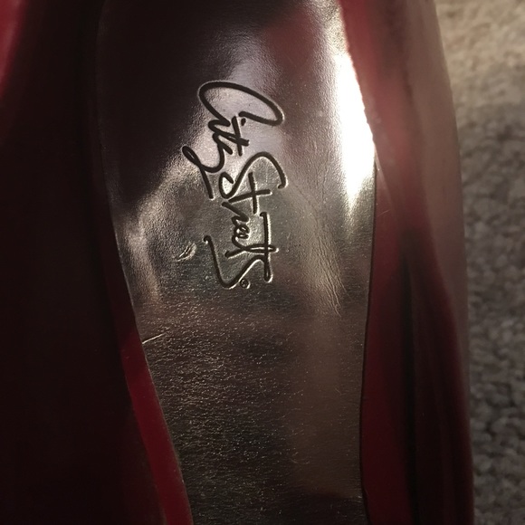 Red heels - Picture 3 of 4