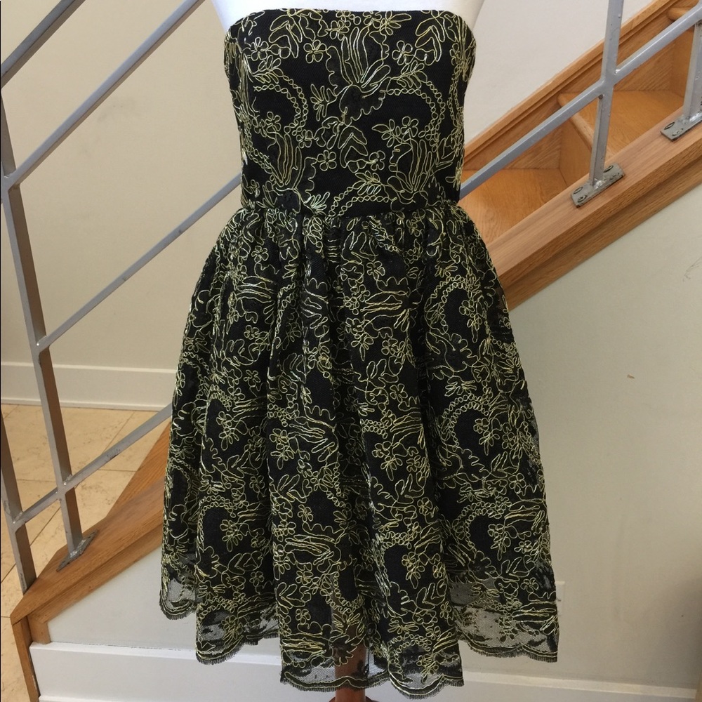 Alice + Olivia Black & Gold strapless lace dress