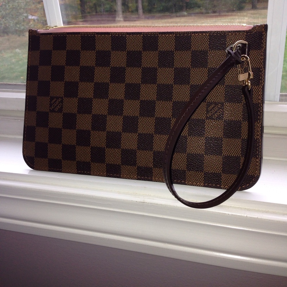 SOLD!🚫🌸Louis Vuitton Neverfull Pochette wristlet - Picture 2 of 8